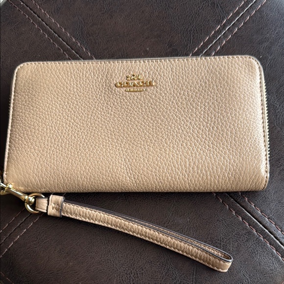 Coach Tan Pebbled Leather Wristlet Clutch - Picture 1 of 9